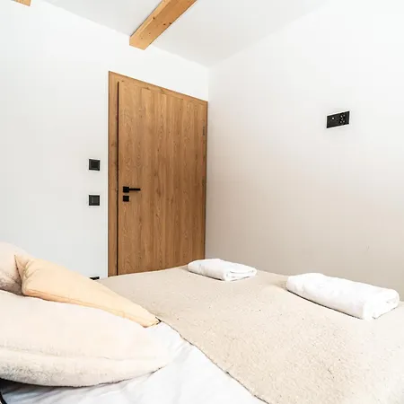 Aparthost Schronisko Zmyslow Apartamento *